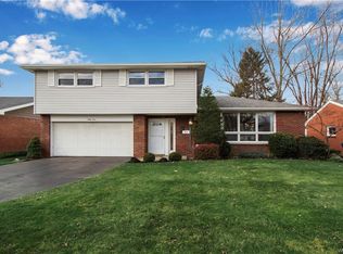 64 Cottonwood Dr, Williamsville, NY 14221