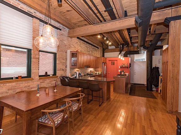 3rd image of 1737 N Paulina St #1824