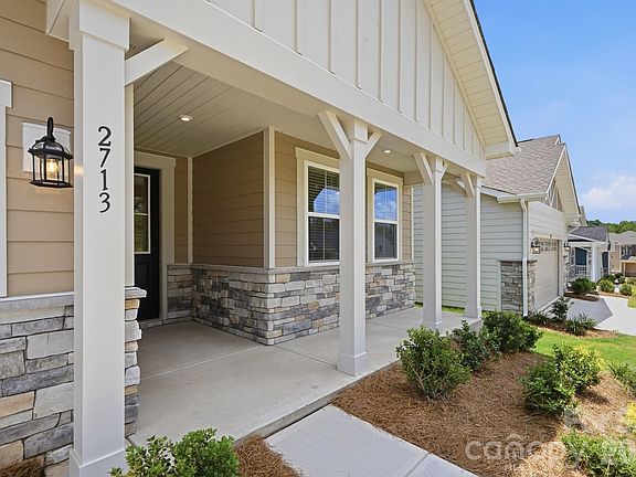 4th image of 2713 Westmont Dr