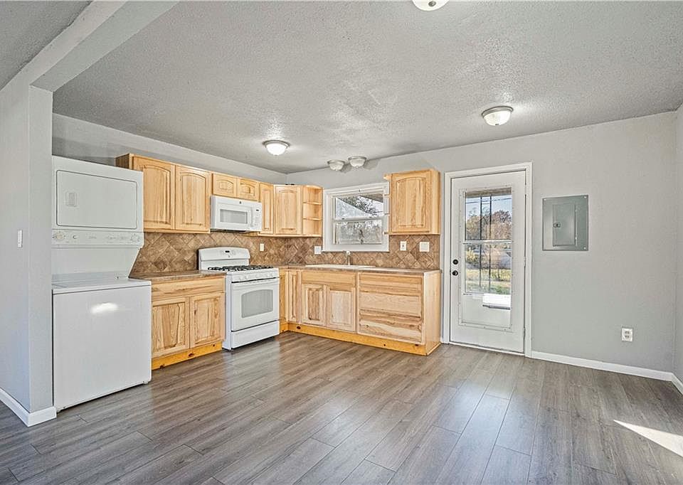 1st image of 2738 S 51st St