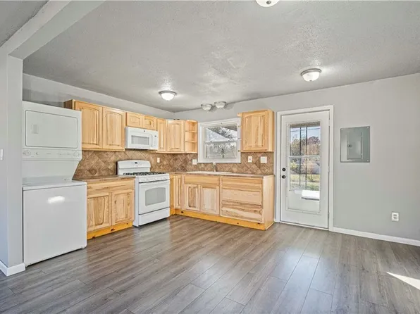 2738 S 51st St, Kansas City, KS 66106