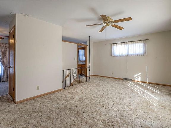 5th image of 13100 Ashland Ave