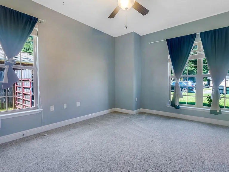 651 Powell Dr NE — Photo 36