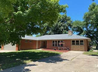 212 W 10th Ave, Belle Plaine, KS 67013