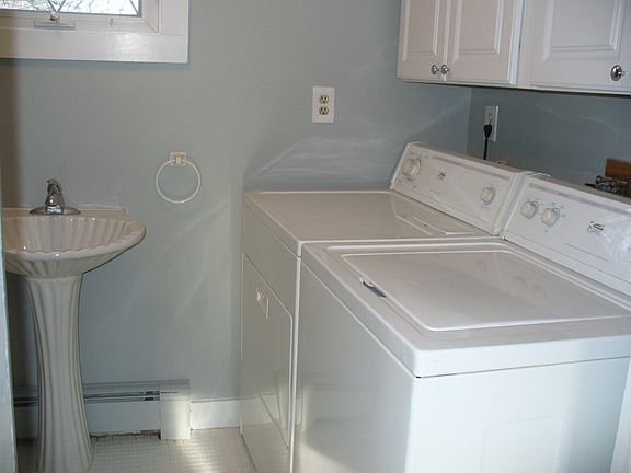 4th image of 25 Erie Ave