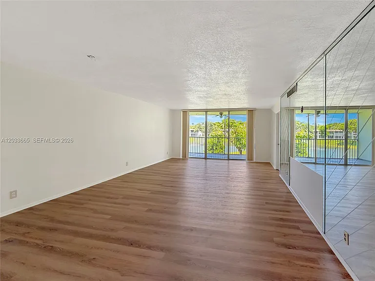 3641 Oaks Clubhouse Dr #201 — Photo 10