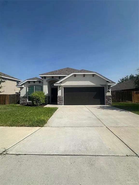 4 bed, 2.0 bath, 1611 sqft, $2,200 — Photo 3