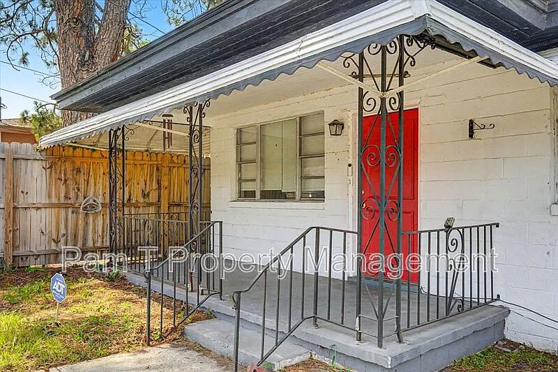 2 bed, 1.0 bath, 780 sqft, $1,399 — Photo 2