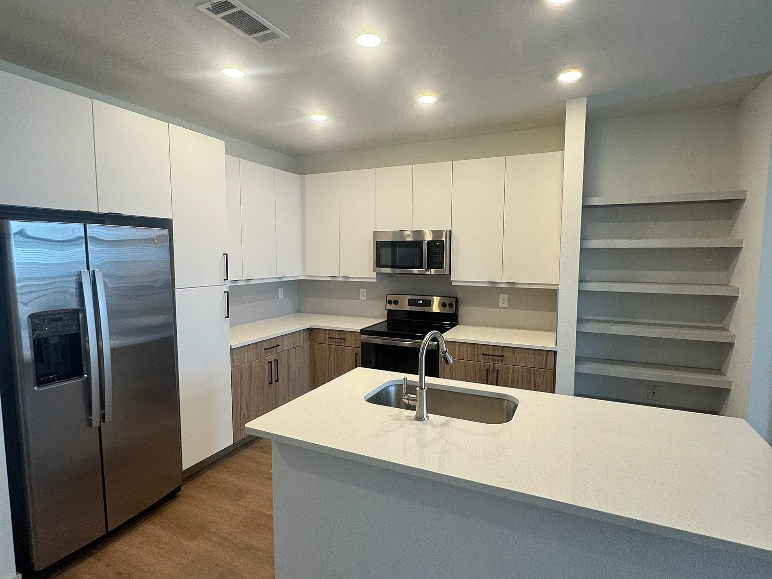 2 bed, 1179 sqft, $1,599 — Photo 2
