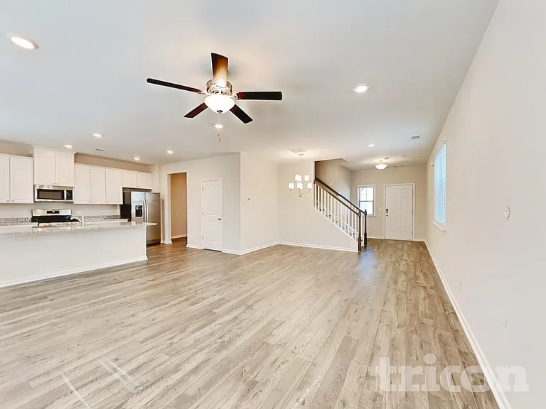 317 Knowles Pl — Photo 3