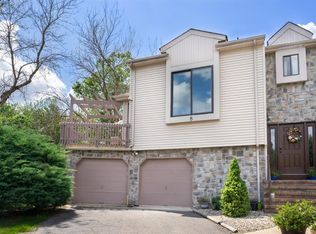 8 Bayberry Ct, East Brunswick, NJ 08816