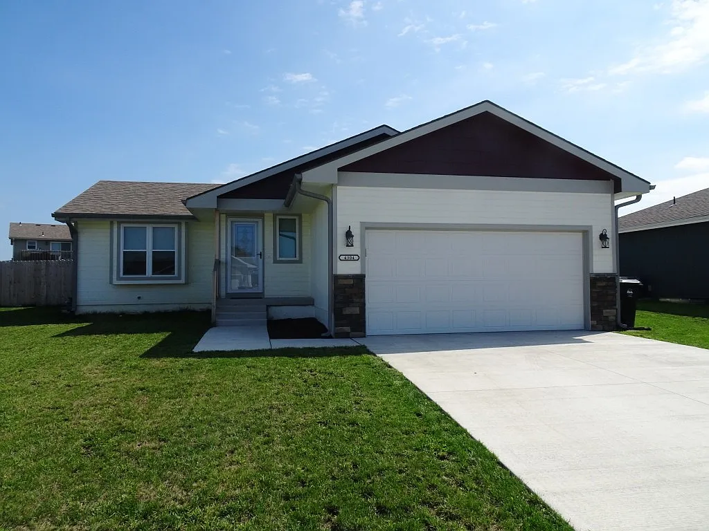 4 bed, 2100 sqft, $2,350 — Photo 1