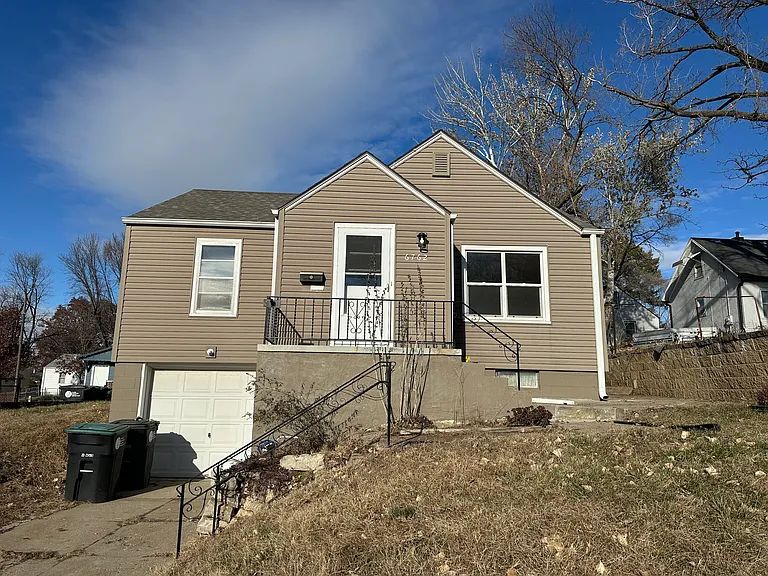 6762 Maple St — Photo 1