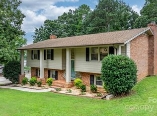 848 7th St SE, Hickory, NC 28602