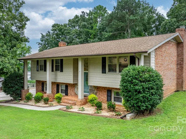 848 7th St SE, Hickory, NC 28602