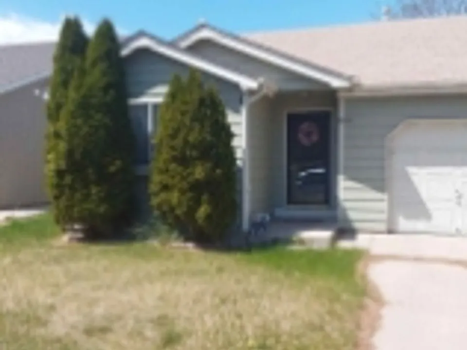 8313 Peakview Dr