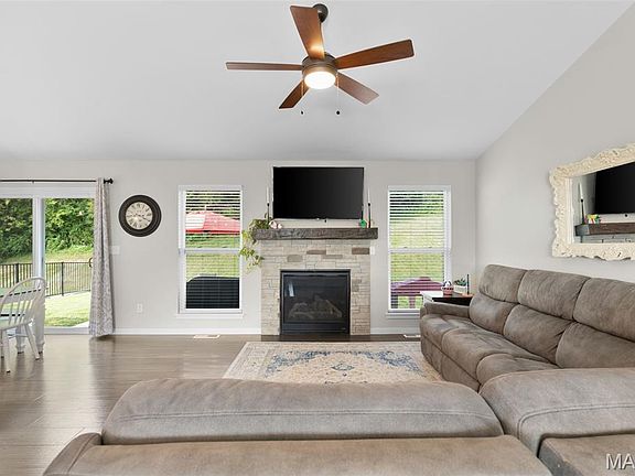 3rd image of 2127 Kuenzel Dr
