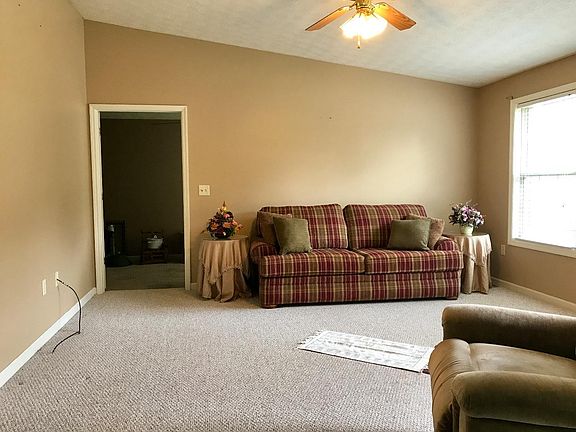 2nd image of 185 Oliver Dr
