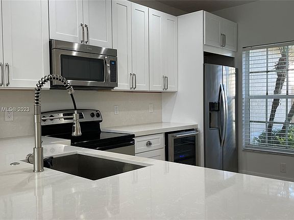 2nd image of 6427 Park Lake Cir #6427