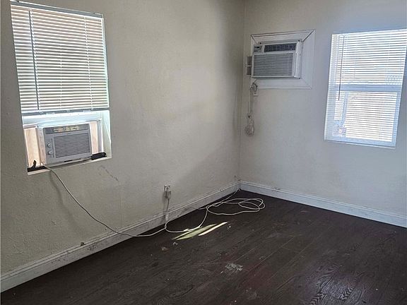 3rd image of 413 W Van Buren Ave #9