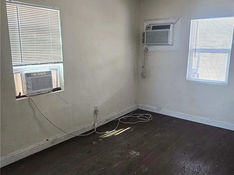 413 W Van Buren Ave #9 — Photo 3