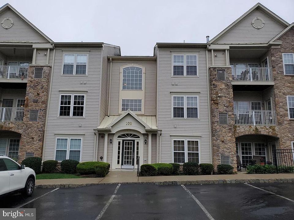 1st image of 100 Ginko St APT 102