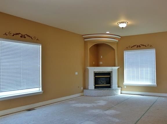 3rd image of 130 Andrea Ln