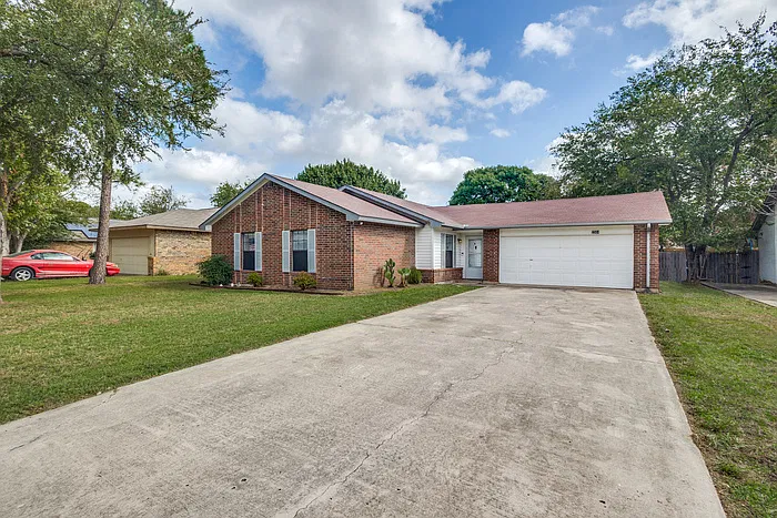 3 bed, 2.0 bath, 1212 sqft, $2,000 — Photo 1