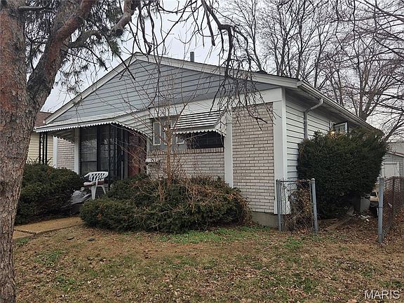 3rd image of 2636 Hereford St