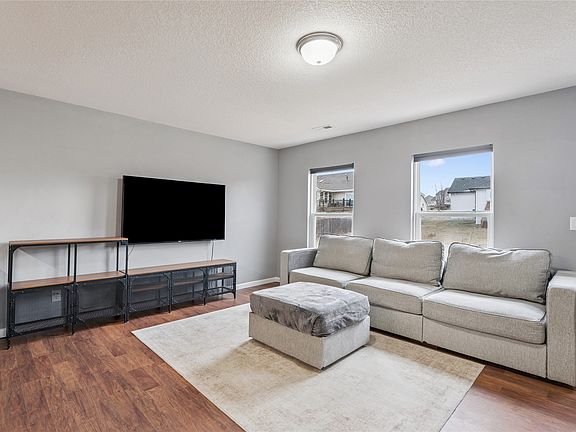 5th image of 315 Hillside Dr