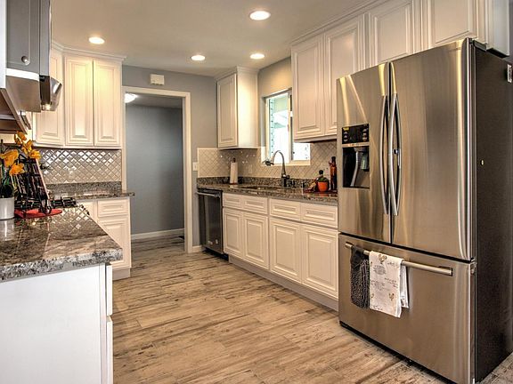 5th image of 2592 Briarwood Dr