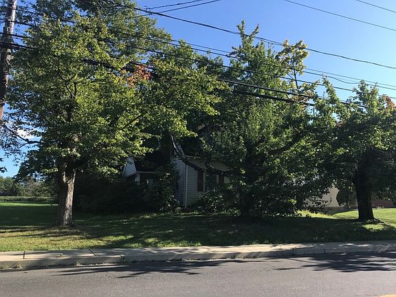 3rd image of 260 E Broad St
