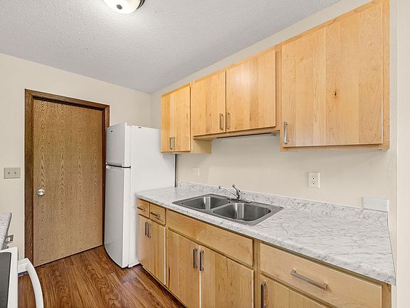 3rd image of 901 Greenwood Pl #5069092