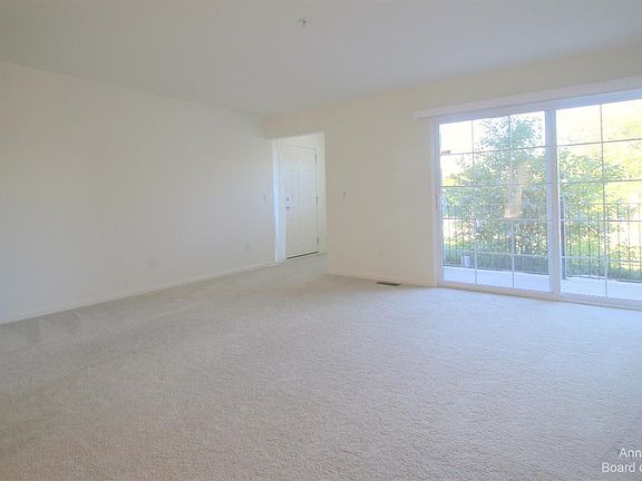 3rd image of 116 W Oakbrook Dr