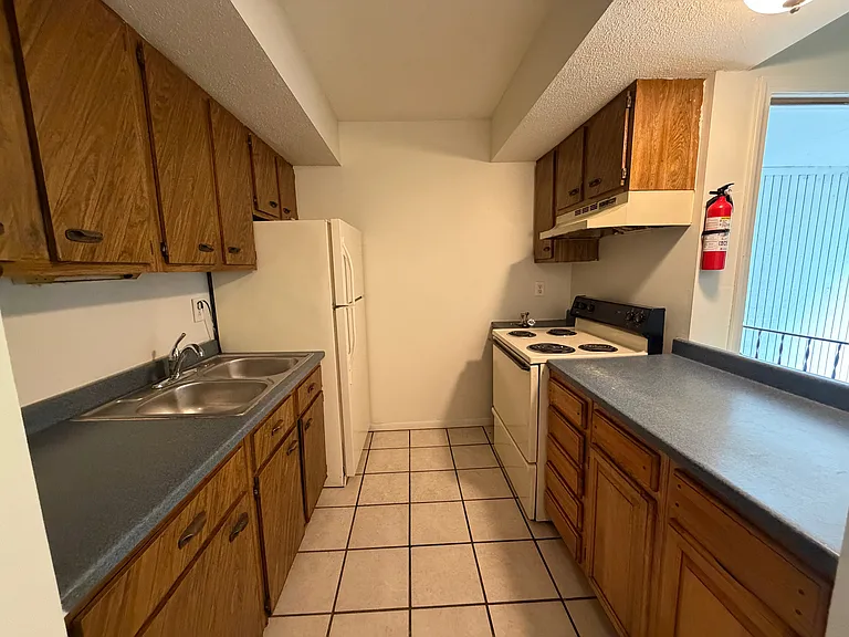 1000 E Williams St #6 — Photo 4