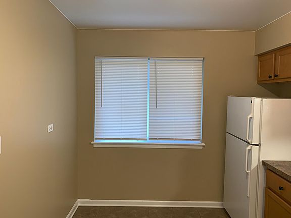 3rd image of 577 Sidney Ave Unit 2A