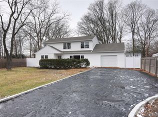 26 Clinton St, Center Moriches, NY 11934