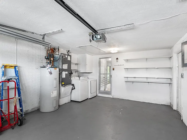 7913 Raintree Dr — Photo 11