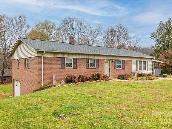 2nd image of 2559 Sweetbriar Cir