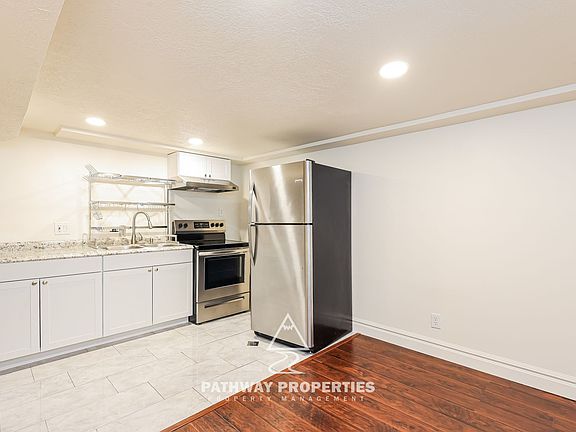 4th image of 486 E Wendell Way