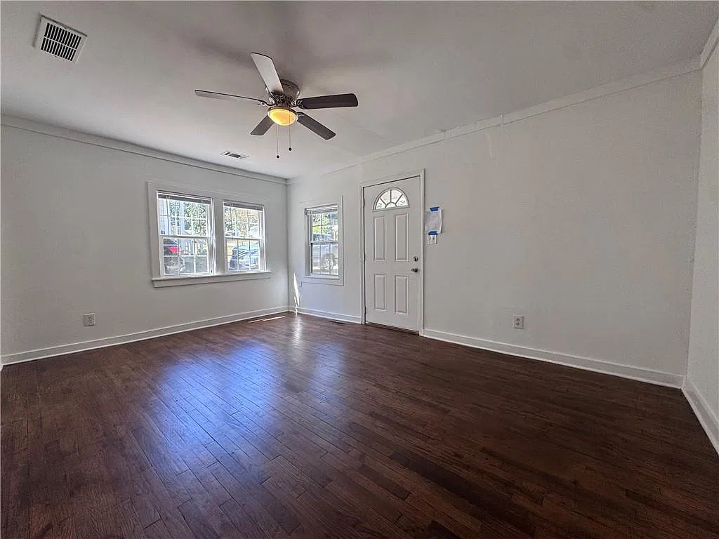 3 bed, 2.0 bath, 1023 sqft, $1,500 — Photo 4