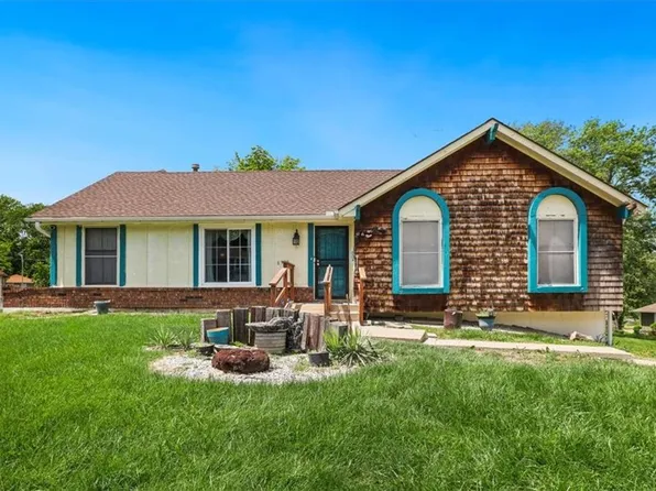 8922 Tennessee Ave, Kansas City, MO 64138