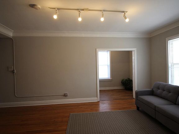 3rd image of 1204-10 W Granville Ave
