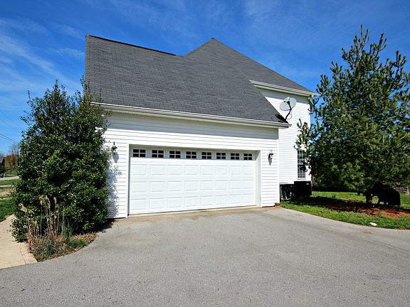 2nd image of 3920 Olyvia Ct