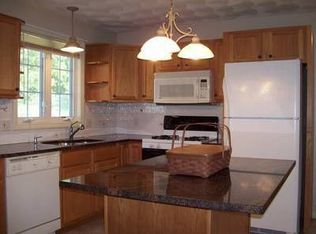 9 Oak Leaf Cir, Worcester, MA 01603