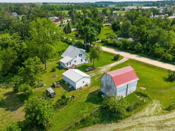 933 Wanatee Creek Rd, Cedar Rapids, IA 52403