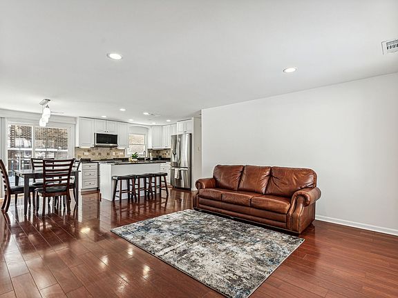 4th image of 235 Waverley Ln