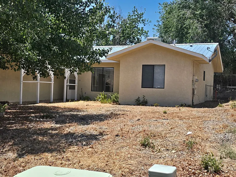 805 Saguaro St — Photo 1