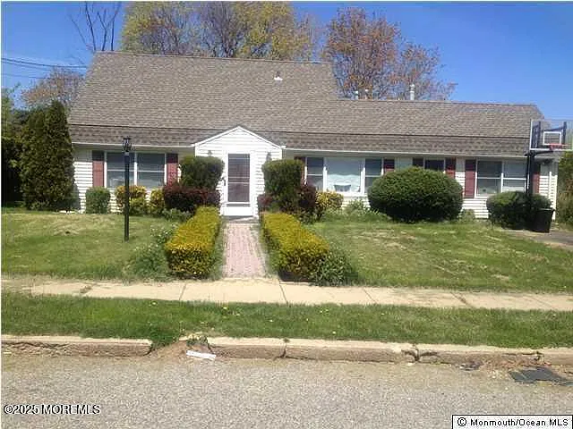 4 bed, 2337 sqft, $2,000 — Photo 1