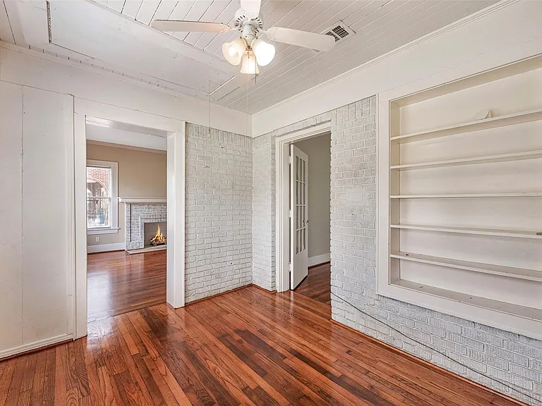 2611 Rosewood St — Photo 9